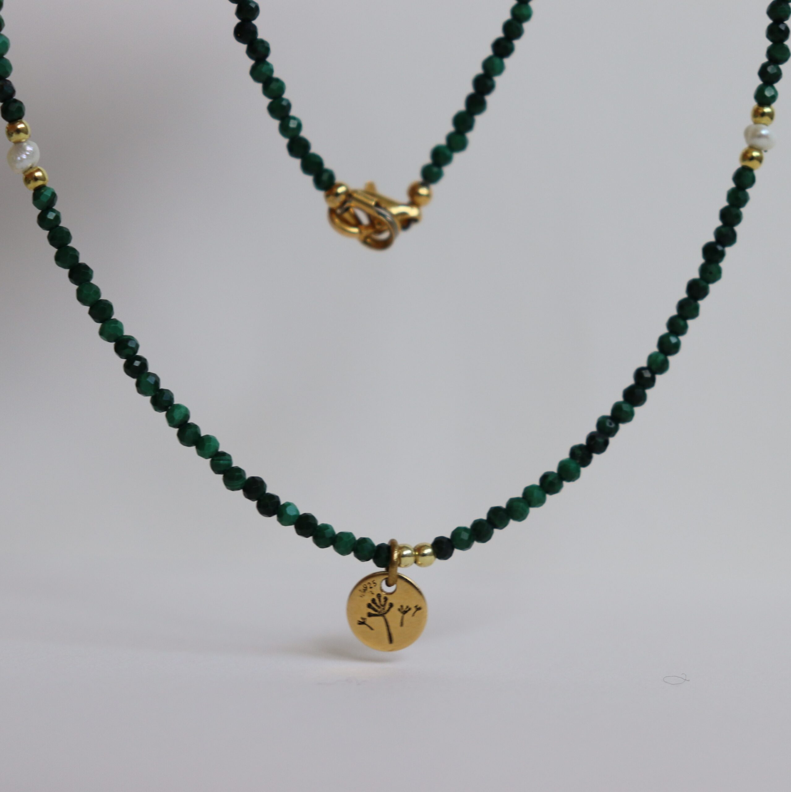 Colier Vert cu malahit, perle naturale si accesorii placate cu aur1