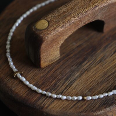 Bratara de glezna cu perle naturale si accesorii din alama
